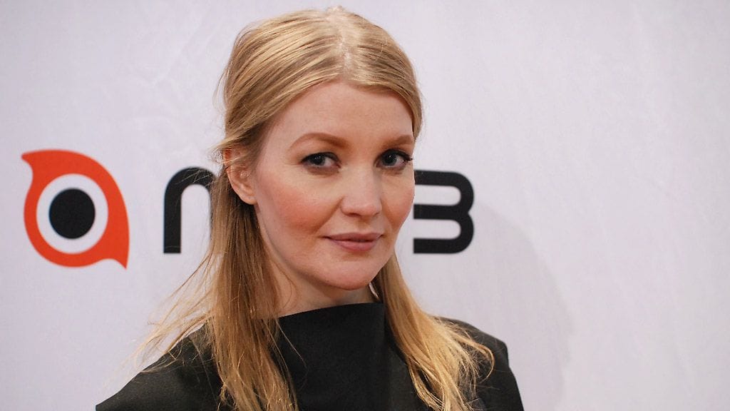 Pipsa Hurmerinta vuoden 2012 Elle Style Awards -gaalassa hurmaavissa kissankorvissa.