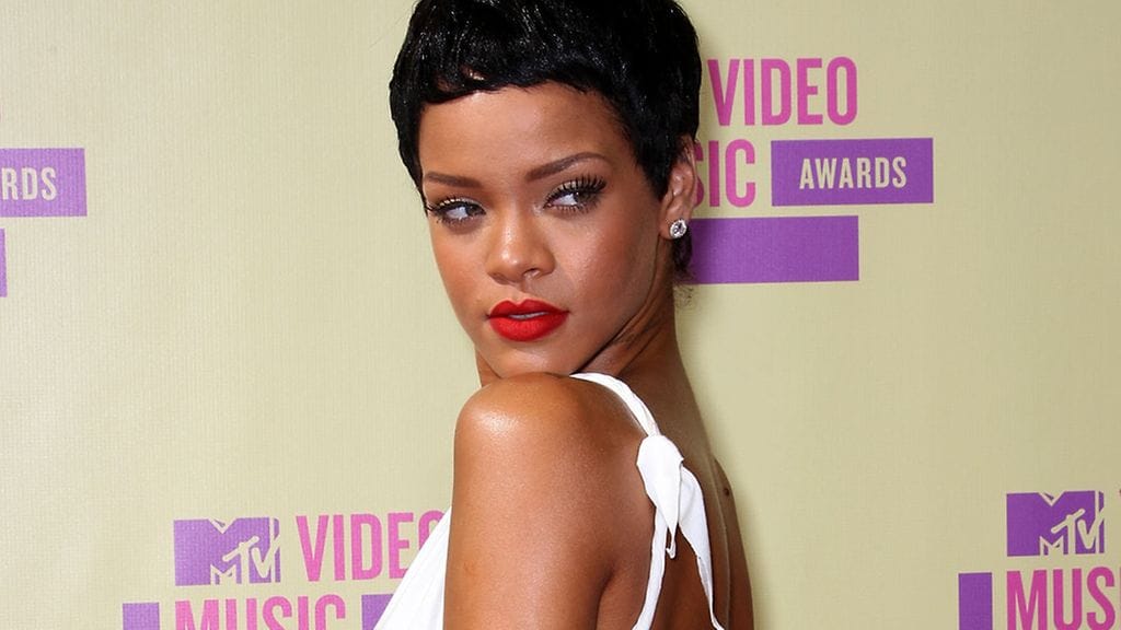 Rihannan kirkkaanoranssia asua ei voinut olla huomaamatta.