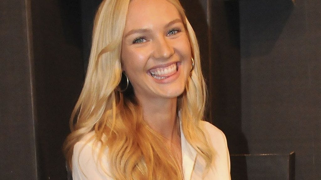 Kristallein koristellut bikinit kiinnittivät katseet Candice Swanepoelin poveen.