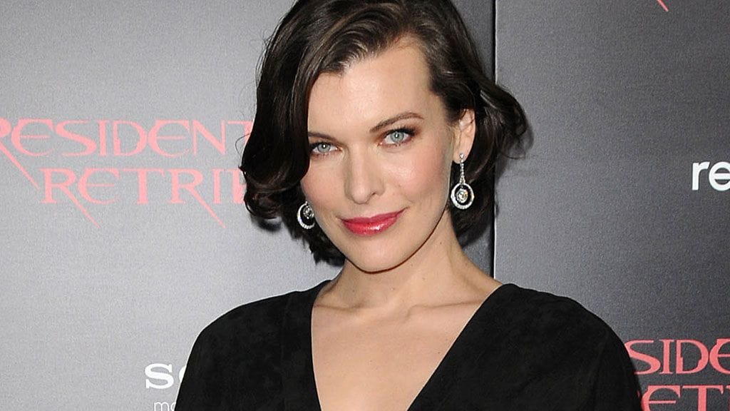 Milla Jovovich viidennen Resident Evil -leffan ensi-illassa.