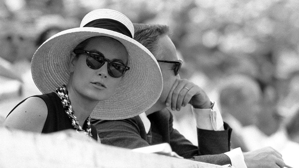 1960: Monacon ruhtinatar Grace Kelly seuraa Roomassa vuoden 1960 kesäolympialaisia vierellään miehensä Monacon hallitsija Rainier III.