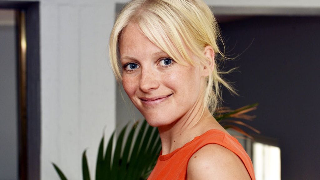 Leijonasydän-elokuvassa Laura Birnillä on pitkät, vaaleat hiukset.