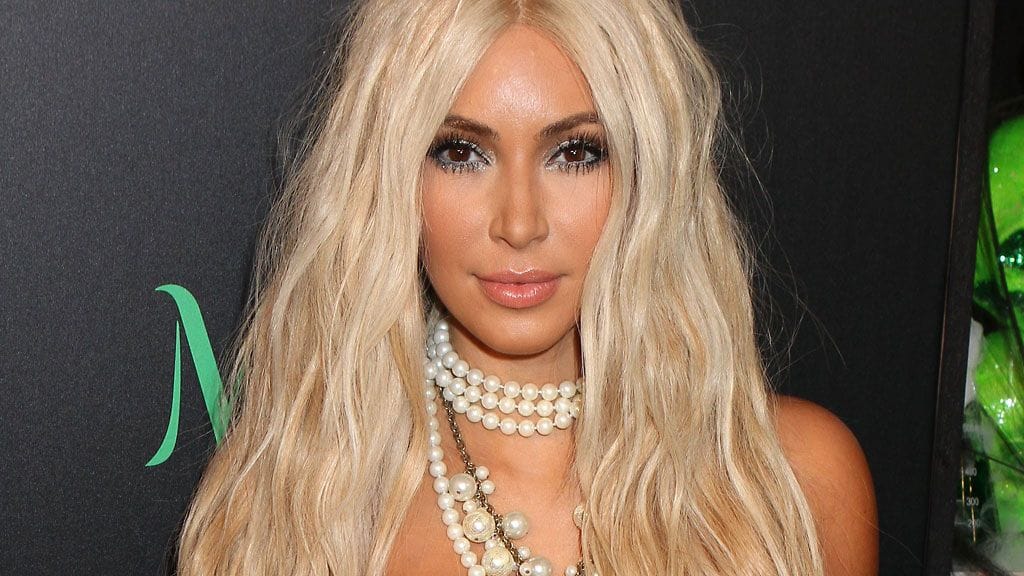 Kim Kardashian päätti heittäytyä Halloweenina blondiksi.