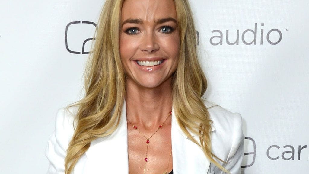 Shania Twain ja hänen miehensä vaihtoivat kätevästi kumppaneita.