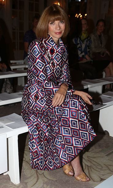 USA:n Voguen päätoimittaja Anna Wintour, 62, muotinäytöksessä.