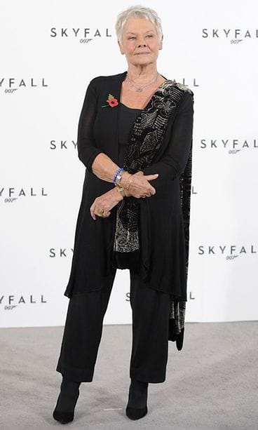Judi Dench uusimman James Bond -elokuvan mediatilaisuudessa 2011.