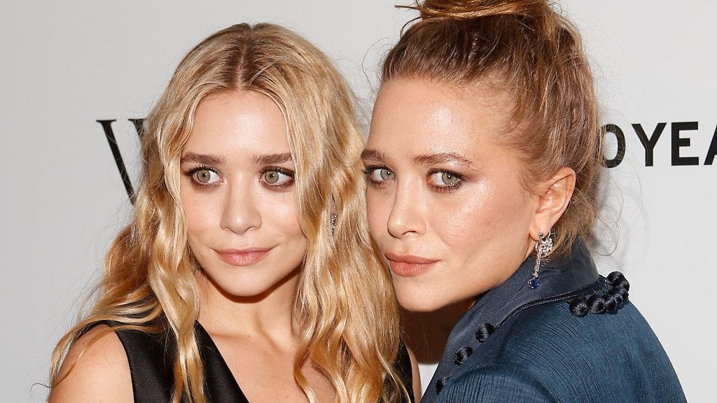 Mary-Kate Olsen ja Ashley Olsen palkintogaalassa vuonna 2012.