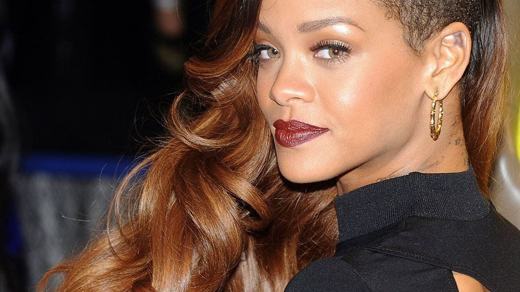 Rihanna on tunnettu siitä, että hän panostaa kirkkaisiin ja näyttäviin huulipuniin.