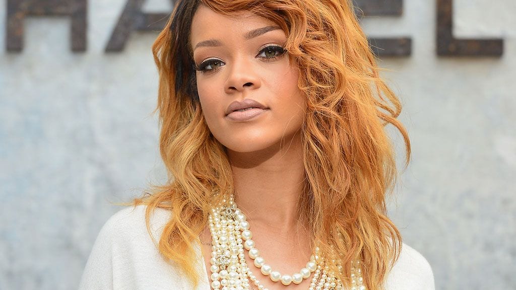 Heinäkuussa 2013 Rihanna säteili harvinaisen herkässä lookissa – yllättäen blondina.