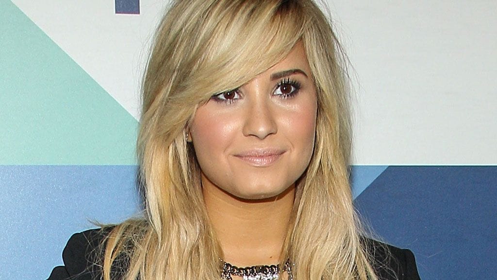 Laulaja Demi Lovato viihtyy mustassa nahassa.