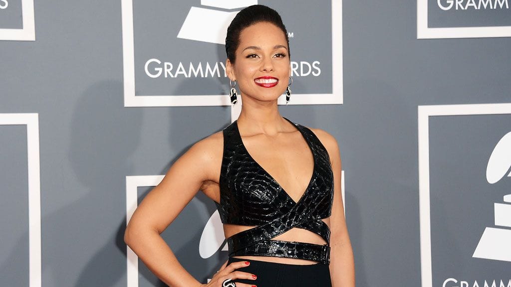 Helmikuussa 2013 Alicia Keys näyttäytyi sähäkässä iltapuvussa.