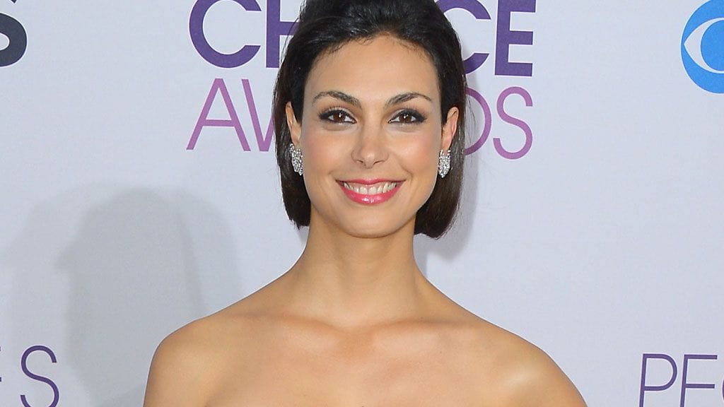Morena Baccarin säteili gaalassa valkoisissa.