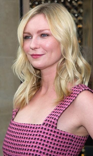 Kesä 2012: Kirsten Dunst Louis Vuittonin liikkeen avajaisissa Pariisin muotiviikoilla.