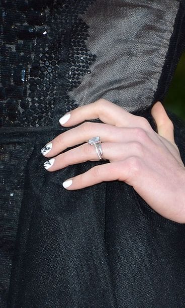 2013: Anne Hathaway Anne Hathaway Screen Actors Guild Awards -gaalassa.