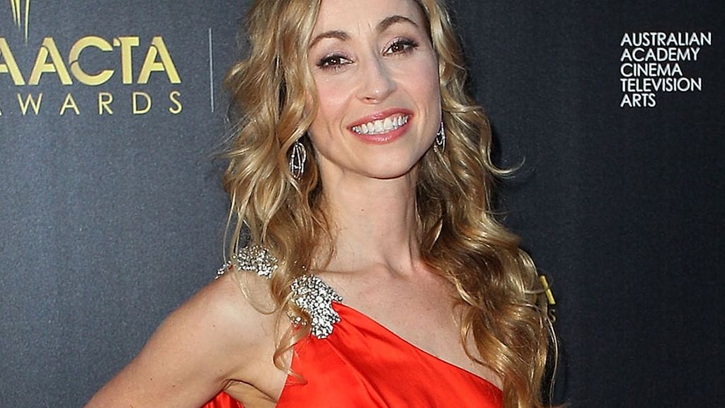 Felicity Pricen iho pääsee oikeuksiinsa kirkkaanpunaisessa.