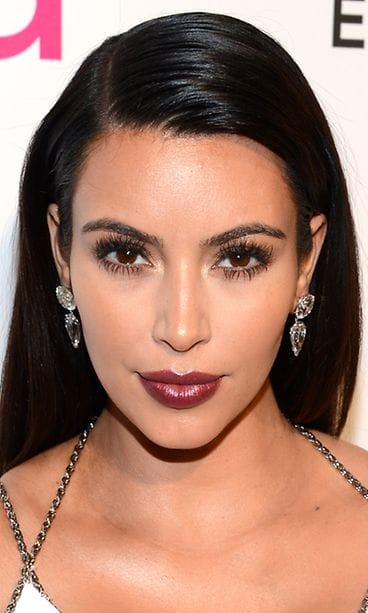 Kim Kardashian Elton Johnin Oscar-juhlissa 2013.