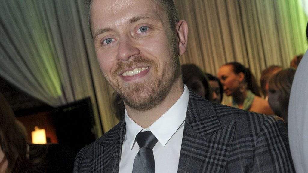 Matti Kantonen (vas) ja Teri Niitti esittelivät pukumallistoaan vuonna 1997.