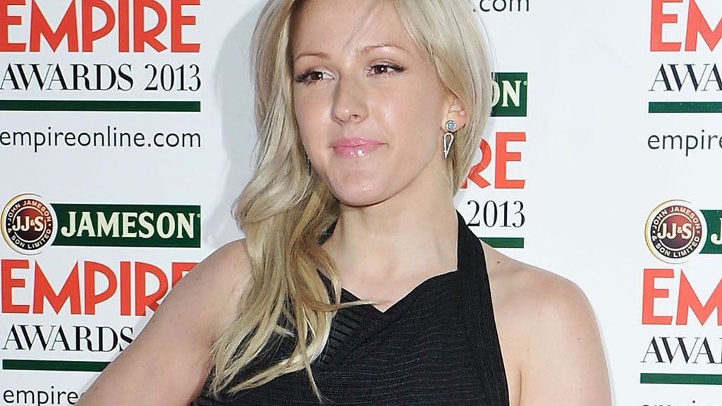 Musta iltapuku istui vaalean Gouldingin ylle.