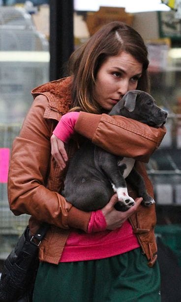 Noomi Rapace Animal Rescue -elokuvan kuvauksissa