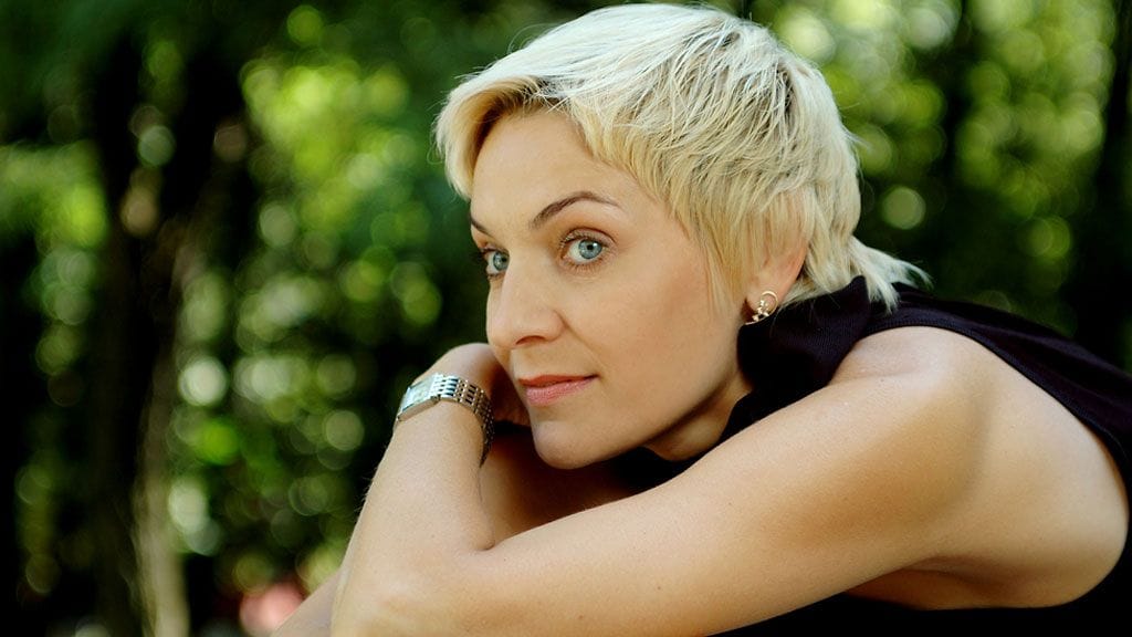 Satu sai yksin huolehtia parin kahdesta lapsesta.