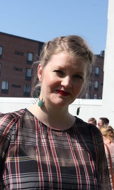 Pipsa Hurmerinta juontaa Erilaiset äidit -ohjelmaa