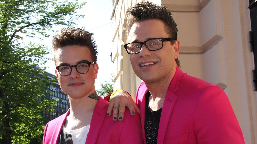 Teuvo Loman ja Niko Helenius pukeutuivat pinkkiin.