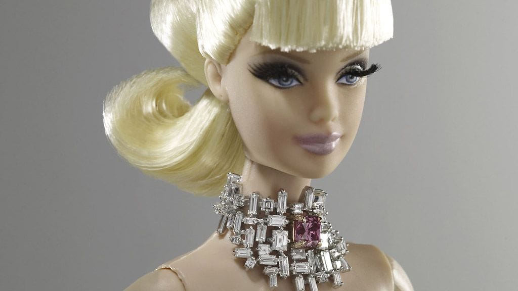 Barbie-nuken 125. ammatti on uutisankkuri! Vuoden 2010 Barbien urasta päättivät ensimmäistä kertaa fanit.