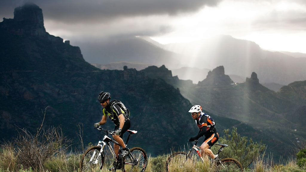 Pyöräilyä Agaetessa.