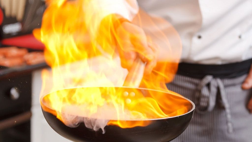 Liekitys on ohjelmanumero ruoanlaiton lomassa.