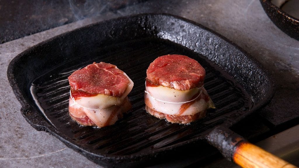 TIedätkö, kuinka paistinpannuja tulisi huoltaa?