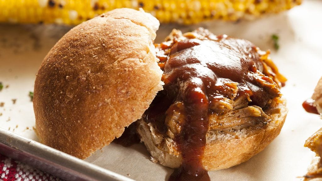 Pulled Pork sopii mainiosti vaikkapa hampurilaisen täytteeksi.