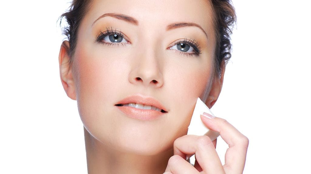 Mikä siinä meikkaamisessa oikein kestää? Kysyy AVAn mieslukija.