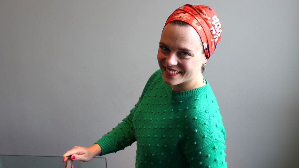 Hius- ja meikkitaiteilija Mariela Sarkima oli lakannut omat kyntensä alkusyksystä pirtein värein.