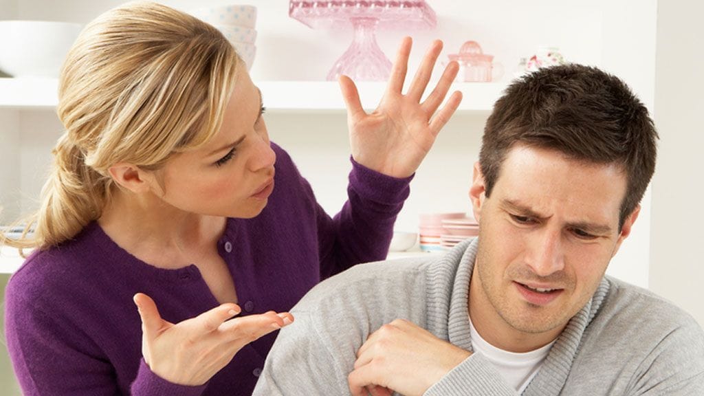 Jos mies ei naisen mielestä kuuntele, nainen joutuu puhumaan kovempaa ja useammin. Näinkö syntyy nalkutuskierre?