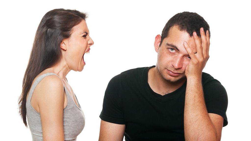 Sekä miehet että naiset ehdottavat ratkaisuksi parisuhdeterapiaa.