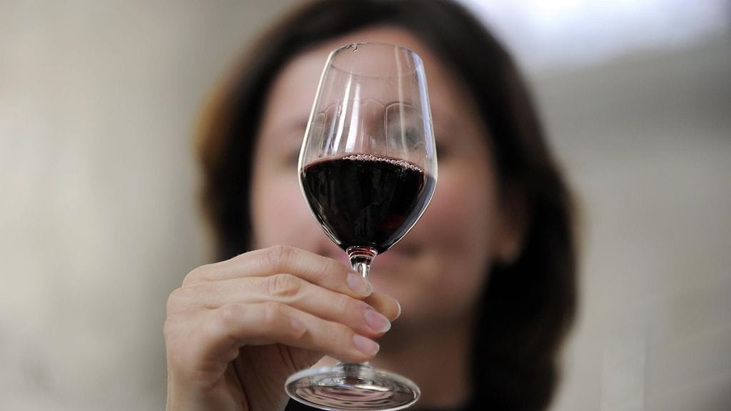 Asetaldehydille yliherkät eivät voi juoda alkoholia ongelmitta. Kuvituskuva.