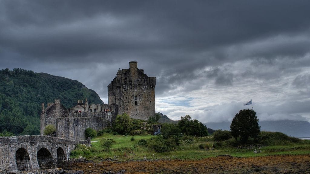 Haaveiletko linnasta Skotlannissa? Kuvituskuva.