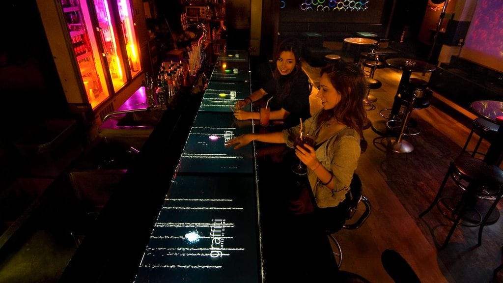 Multitouchnäytöllä toteutettu baaripöytä