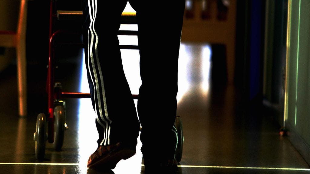 Rollaattorilla kulkenut 64-vuotias mies kuoli poikkeuksellisen raa'an väkivallan uhrina vuosi sitten heinäkuussa Tampereella. Kuvituskuva.