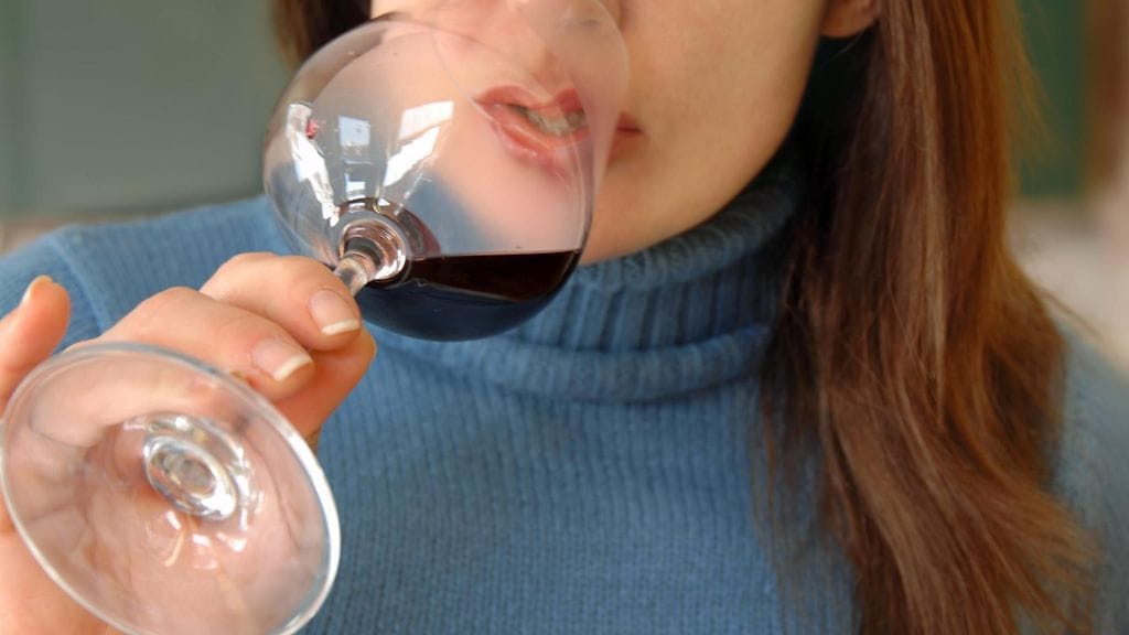 Professori kertoo alkoholiin liittyvien sairauksien koskettavan muitakin kuin suurkuluttajia. Kuvituskuva.