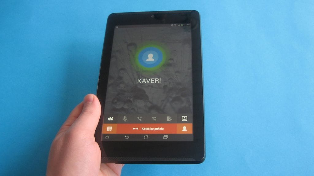 Iso phabletti vai pieni tabletti? Oli miten oli, Asuksen Fonepad 7:lla voi myös soittaa puhelimen tavoin.