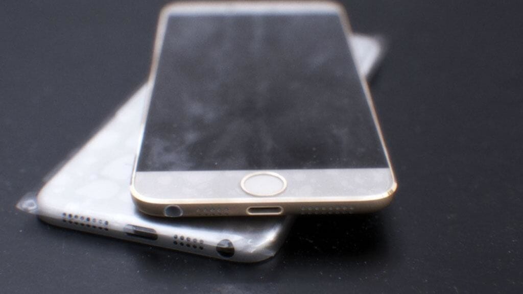 Kuvakaappaus MacRumors-sivustolta. Kyseessä väitetty vuotokuva iPhone 6:sta.