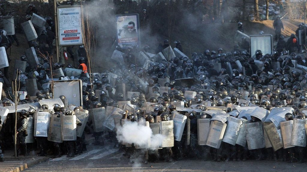 Kuva Kiovan mielenosoituksista helmikuulta. Väkivaltaisiksi yltyneet protestit johtivat lopulta presidentti Viktor Janukovitshin pakoon.