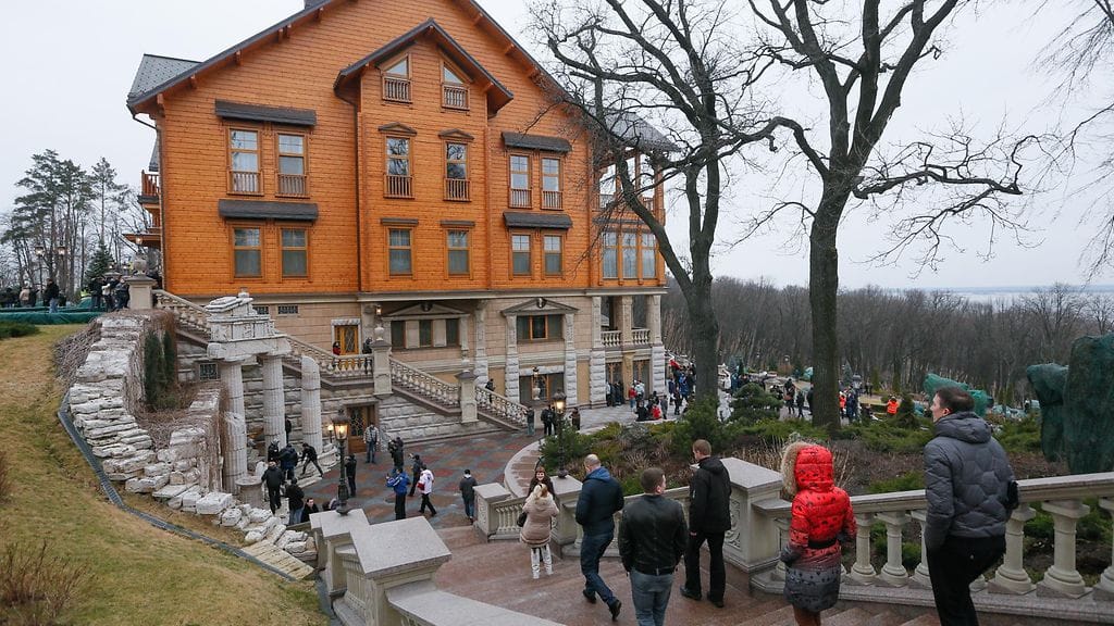 Ukraina presidentti Viktor Janukovitsh huvila villa m�kki �ky Kiova