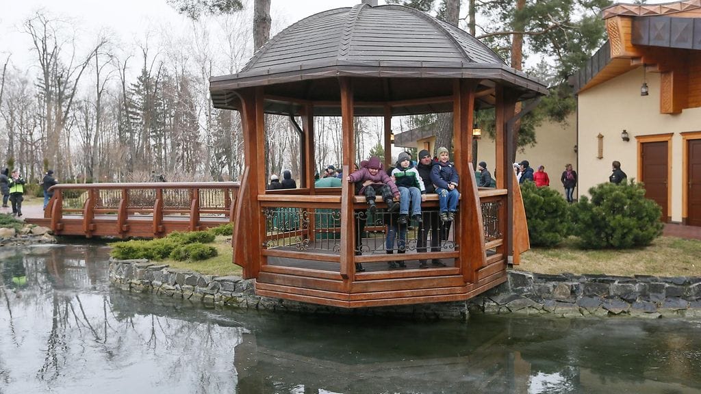 Ukraina presidentti Viktor Janukovitsh huvila villa mökki öky Kiova (3)
