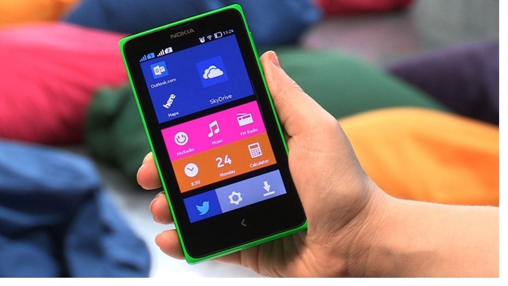 Nokia X -puhelimien ulkoasu muistuttaa enemmänkin Windows Phonea kuin Androidia.