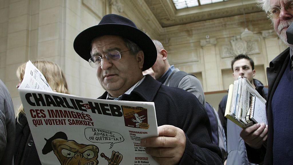 Satiitilehden avustaja Didier Idjadi odotti oikeudenkäyntiä maaliskuussa 2007 Pariisissa. Kuva: EPA.