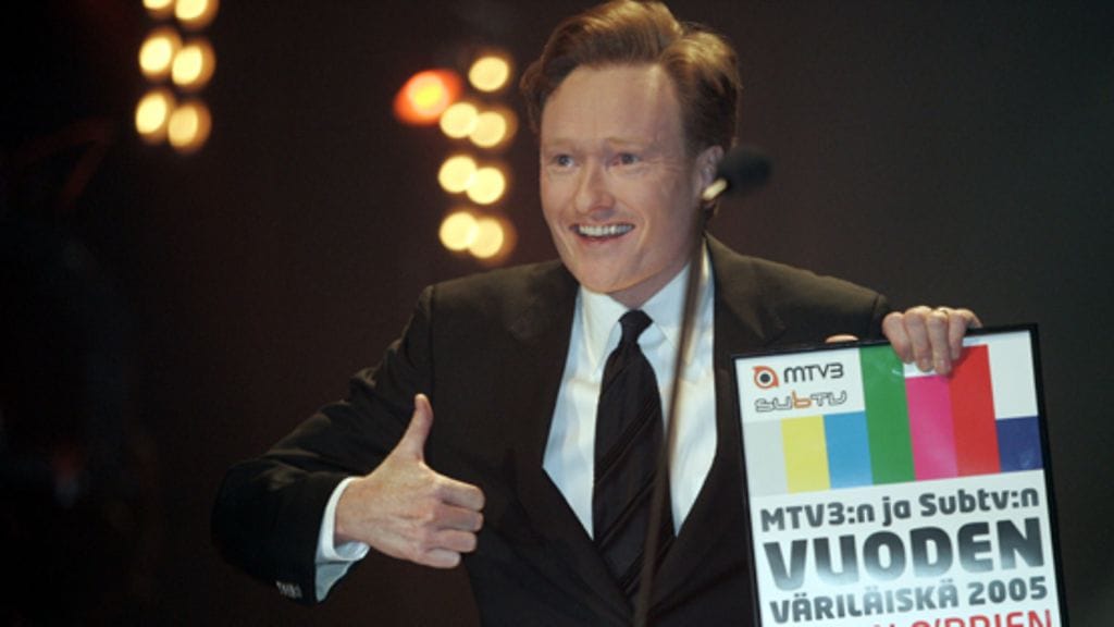 Potkujen jälkeen palaavan Conan O'Brienin ensimmäinen show on purkissa - ja netissä