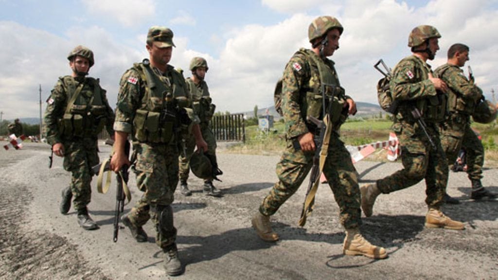 Georgialaisia sotilaita Etelä-Ossetiassa 9.8.2008