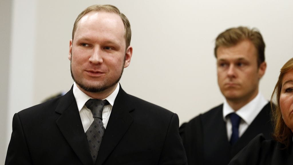 Joukkomurhaaja Anders Behring Breivik oikeudessa Oslossa 24.6.2012.